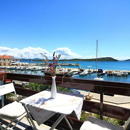 Mili - Near The Sea And The Centar Of Place Apartment Betina (Sibenik-Knin)