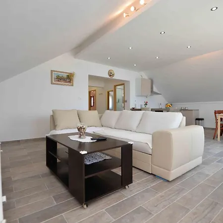 Mili - Near The Sea And The Centar Of Place Apartment Betina (Sibenik-Knin)