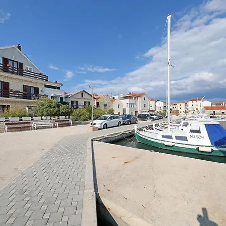 Apartment Mili - Near The Sea And The Centar Of Place
