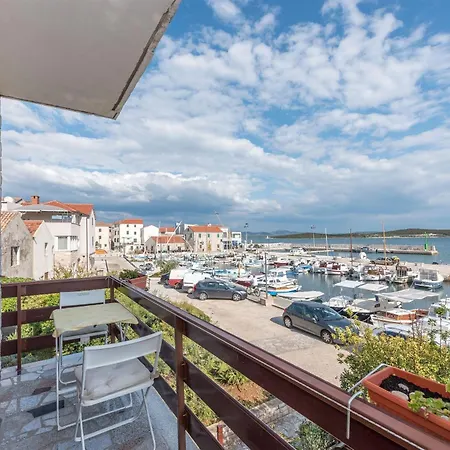Apartment Mili - Near The Sea And The Centar Of Place *