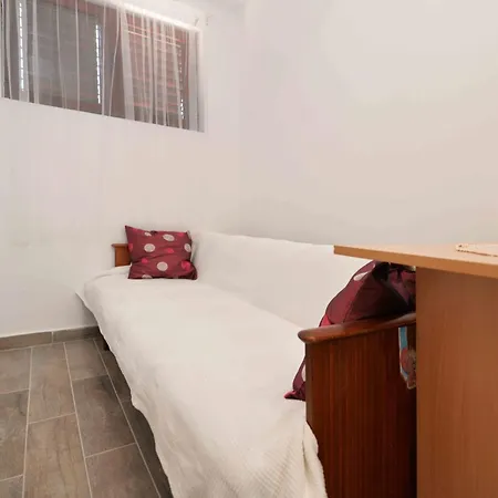 Mili - Near The Sea And The Centar Of Place Apartment Betina (Sibenik-Knin)