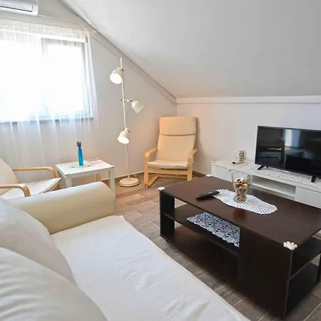Apartment Mili - Near The Sea And The Centar Of Place