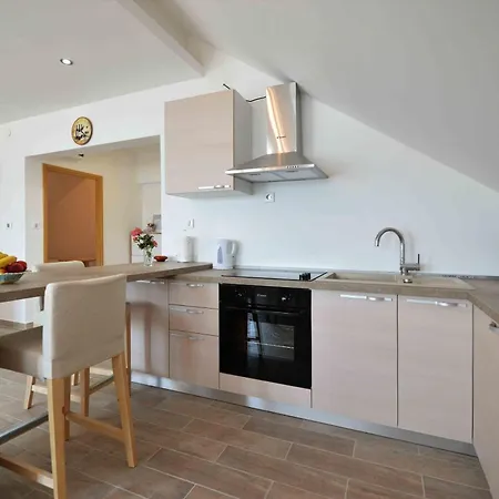 Mili - Near The Sea And The Centar Of Place Apartment Betina (Sibenik-Knin)