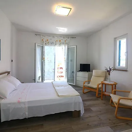 Mili * Betina (Sibenik-Knin)