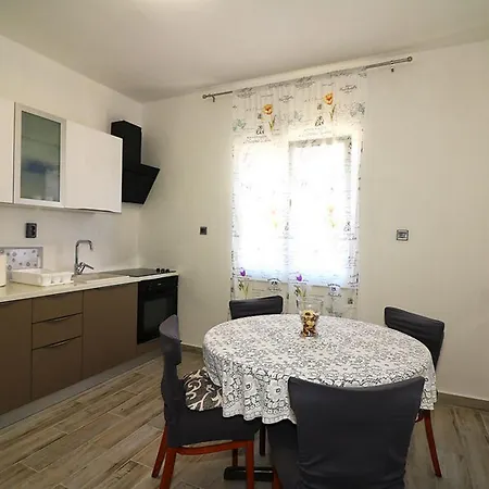 Mili - Near The Sea And The Centar Of Place